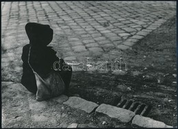 1942 Langer Klára: Elhagyott Gyermek, Hátoldalon Feliratozott Fotó, 20×27 Cm - Sonstige & Ohne Zuordnung