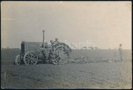 Cca 1920 Szántás, McCormick Traktor, Fotó, Felületén Törésnyomokkal, 6×9 Cm - Sonstige & Ohne Zuordnung