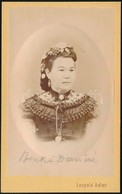 Cca 1870 Hölgyportré, Domborított, Porcelánkép Utánzatú Fotó, 10,5×6,5 Cm - Sonstige & Ohne Zuordnung