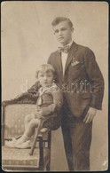 Cca 1920 Gyermek Teniszütővel, Műtermi Fotó, 13,5x8,5 Cm - Sonstige & Ohne Zuordnung