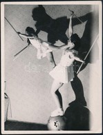 Cca 1930-1940 Kétfős Mutatvány, Cirkuszi Artisták, Fotó, 11,5×8,5 Cm - Sonstige & Ohne Zuordnung