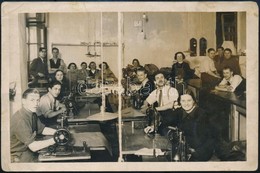 1938 Varroda Dolgozókkal, Hátoldalon A Dolgozók Aláírásaival, Fotó, 12×18 Cm - Sonstige & Ohne Zuordnung