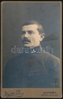 Cca 1915 Katonaportré, Keményhátú Fotó Vajda Dezső Műterméből, 10×6 Cm - Sonstige & Ohne Zuordnung