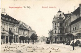 T2 1908 Sepsiszentgyörgy, Sfantu Gheorghe; Kossuth Lajos Utca és Kávéház, Deák és Ferencz, Kozma Lajos és Fogolyán Endre - Ohne Zuordnung