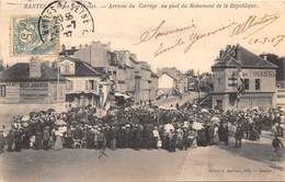 78-MANTES-LA-JOLIE-FÊTES DES ECOLES- ARRIVEE DU CORTEGE AU PIED DU MONUMENT DE LA REPUBLIQUE - Mantes La Jolie