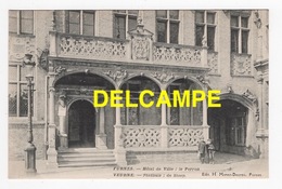 DF / BELGIQUE / FLANDRE OCCIDENTALE / VEURNE - FURNES / HÔTEL DE VILLE : LE PERRON / STADHUIS / DE STOEP / ANIMÉE - Veurne