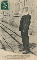 Bagne Prison De Fresne  Prisonnier Avec Cagoule  Et Sabots . - Prison