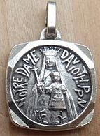 Mada-049 Médaille Semi-récente, N.D. D’Avioth. Au Dos Le Sacré Cœur - Religión & Esoterismo