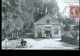 AILLANT SUR THOLON LE LAVOIR ET JOUEUR D ACCORDEON - Aillant Sur Tholon