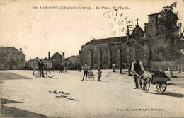 MONCOUTANT LA PLACE DE L'EGLISE - Moncoutant
