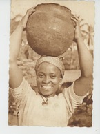 AFRIQUE - CAMEROUN - Femme Portant Une Marmite - Cameroun