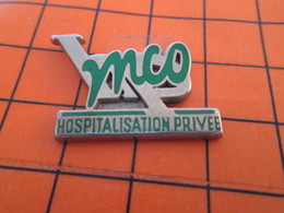 820 Pin's Pins / Beau Et Rare / THEME : MEDICAL / HP MCO HOSPITALISATION PRIVEE C'est Pour ça Qu'on Coule Le Public Non? - Geneeskunde