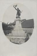 CPA - Monument Aux Combattants (1914-1918) -STATUE SOLDAT -  Couronne De Laurier Et Fusil . - Weltkrieg 1914-18
