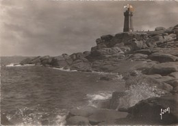 PLOUMANAC'H. - Le Phare. CPM Dentelée - Ploumanac'h