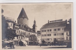 Bulle, Place Du Tilleul Animée, Hôtel De L'Union, Commerces : Emile Pittet, Chapellerie Etc. Banc De Marché. Carte-photo - Chapelle