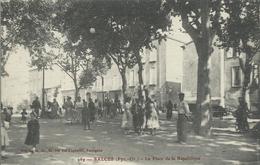 66)    SALCES - La Place De La République - Salses