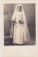 Carte Photo. : Portrait - Communiante : Avec Aube, Prie-dieu Et  Missel - Kommunion