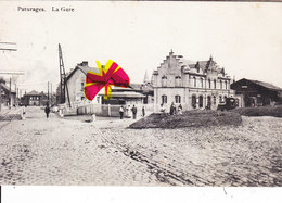 PATURAGES - La Gare (extérieure) Avec La Rue Des Vaches En Pavés Et Rails Du Tram Sur La Gauche - Carte Circulé 1911 - Colfontaine