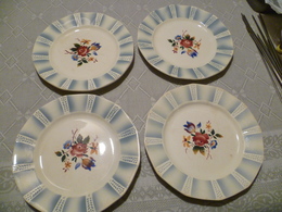 Lot 4 Assiettes Saregguemines Claude , Décor Fleurs Rouge  Et Bleu Pale - Sarreguemines (FRA)