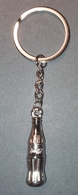 Coca Cola - Metal Key Ring Keyring Keychain Key Chain - SERBIA - New Not Used - Bottle 40 Mm - Sleutelhangers