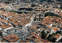 32 - Auch - Vue Panoramique Aérienne Avec Au Premier Plan, La Cathédrale - Auch