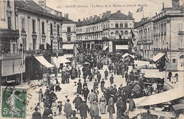 72-SABLES- LA PLACE DE LA MAIRIE UN JOUR DE MARCHE - Sable Sur Sarthe