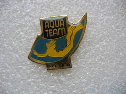 Pin's Aqua Team De La Commune De KAYSERSBERG (Dépt 68) - Natation