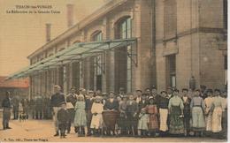 88 - THAON  - LE REFECTOIRE DE LA GRANDE USINE - CARTE GAUFREE - Thaon Les Vosges