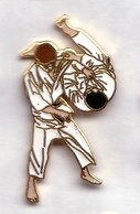 C149 Pin's JUDO  Qualité Egf Signé JYS Hauteur 37 Mm Superbe Achat Immédiat - Judo