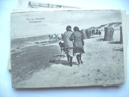 Nederland Holland Pays Bas Ameland Nes Dames Op Het Strand Oud - Ameland