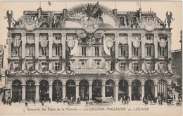 PARIS 75 -   BELLE CPA LES GRANDS MAGASINS DU LOUVRE SOUVENIR DES FETES DE LA VICTOIRE - Distretto: 01