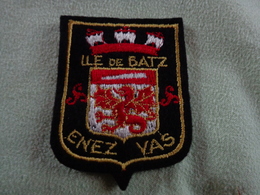 Ecusson Tissu ILE DE BATZ   ENEZ YAS - Blazoenen (textiel)