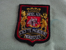 Ecusson Tissu MORLAIX     S'ILS TE MORDENT MORDS LES - Ecussons Tissu