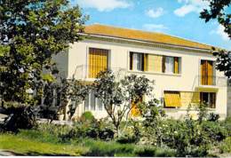 84 - CADENET : Hotel Restaurant LES OMBRELLES - CPSM Village (4.150 Habitants ) Grand Format - Vaucluse - Cadenet
