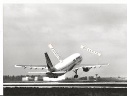 PHOTO AVION AIRBUS   AIR FRANCE AU DECOLLAGE 1983  24X17CM - Aviazione