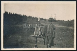 Cca 1920-1940 Katona Postagalambokkal, Fotó, 5x8 Cm - Autres & Non Classés