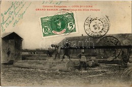 T2 1908 Grand-Bassam, Equarissage Des Billes D'acajou / Constuction Laborers, TCV Card - Ohne Zuordnung