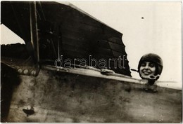 * T2/T3 1915 Osztrák-magyar Katonai Repülő Pilotával / WWI Austro-Hungarian K.u.K. Military Aircraft With Pilot. Photo ( - Ohne Zuordnung