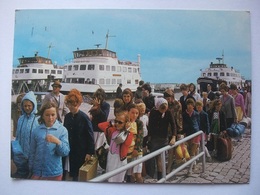 N46 Ansichtkaart Ameland - Wachten Op De Boot - Ameland