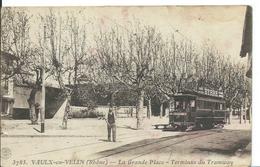 VAUX-EN-VELIN   (  RHONE  )    LA GRANDE PLACE _ TERMINUS DU TRAMWAY - Vaux-en-Velin