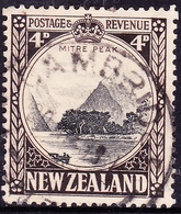 NEW ZEALAND 1935 4d Black & Sepia SG562 Used - Unused Stamps