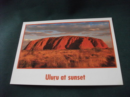 ULURU AT SUNSET ULURU CENTRAL AUSTRALIA  FRANCOBOLLO AUSTRALIA COMMON WOMBAT - Uluru & The Olgas