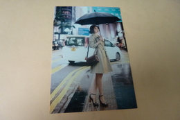 REPRODUCTION PHOTO ....BELLE    FEMME  ASIATIQUE SEXY ...ET SON PARAPLUIE - Pin-ups