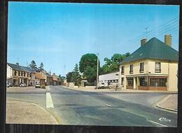 Cpm 039418 Froissy Le Carrefour , Renault 4 L - Froissy