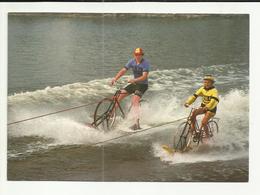 SPORT . SKI NAUTIQUE . DEGUISE      SUR VELO . .  WATERSKIENDE FIETSERS  . KLEIN STRAND . JABBEKE . BELGIQUE - Water-skiing