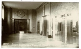 Ref 1348 - Early Real Photo Postcard - Foyer Shakespeare Memorial Theatre Stratford-on-Avon - Stratford Upon Avon