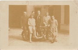 ¤¤  -  Carte-Photo D'un Groupe De Personnes Près D'une MOTO    -  ¤¤ - Moto