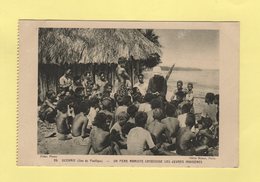 Un Pere Mariste Catechise Les Jeunes Indigenes - New Caledonia