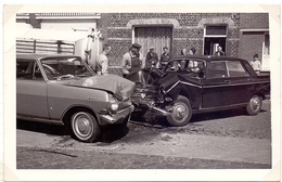 Foto Photo - Koekelare - Ongeval Opel Record & Peugeot 405 Rond 1970 - Automobile