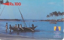 (2SRLB) TARJETA DE SRY LANKA DE Rs.100 DE UNOS PESCADORES CON LA BARCA (rozada) - Sri Lanka (Ceilán)